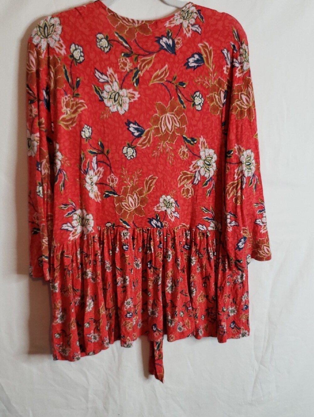 torrid 2 Red Floral Tie-Front Peplum Tunic Top 2X DEFECT CALL-OUT - Picture 7 of 8